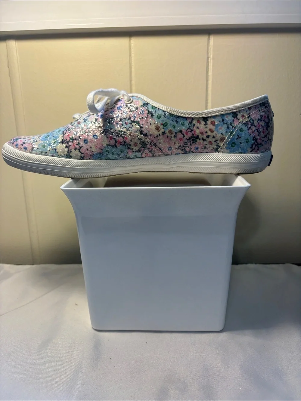 EUC Keds x Kate Spade Daisy Garden Glitter Sneakers Size 8